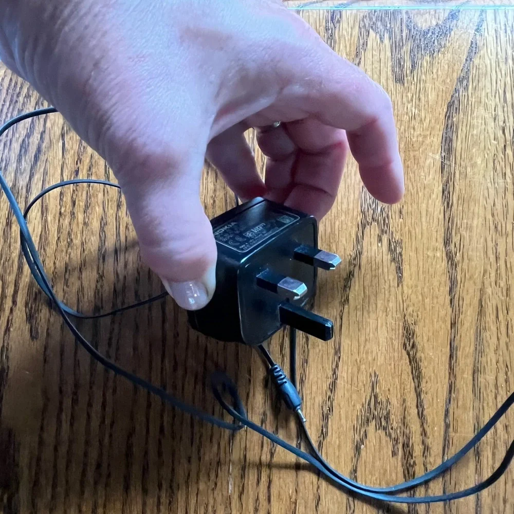 Nokia AC-3X Foreign Travel Cell Phone Charger INPUT: 100-240V AC OUTPUT: 5V DC